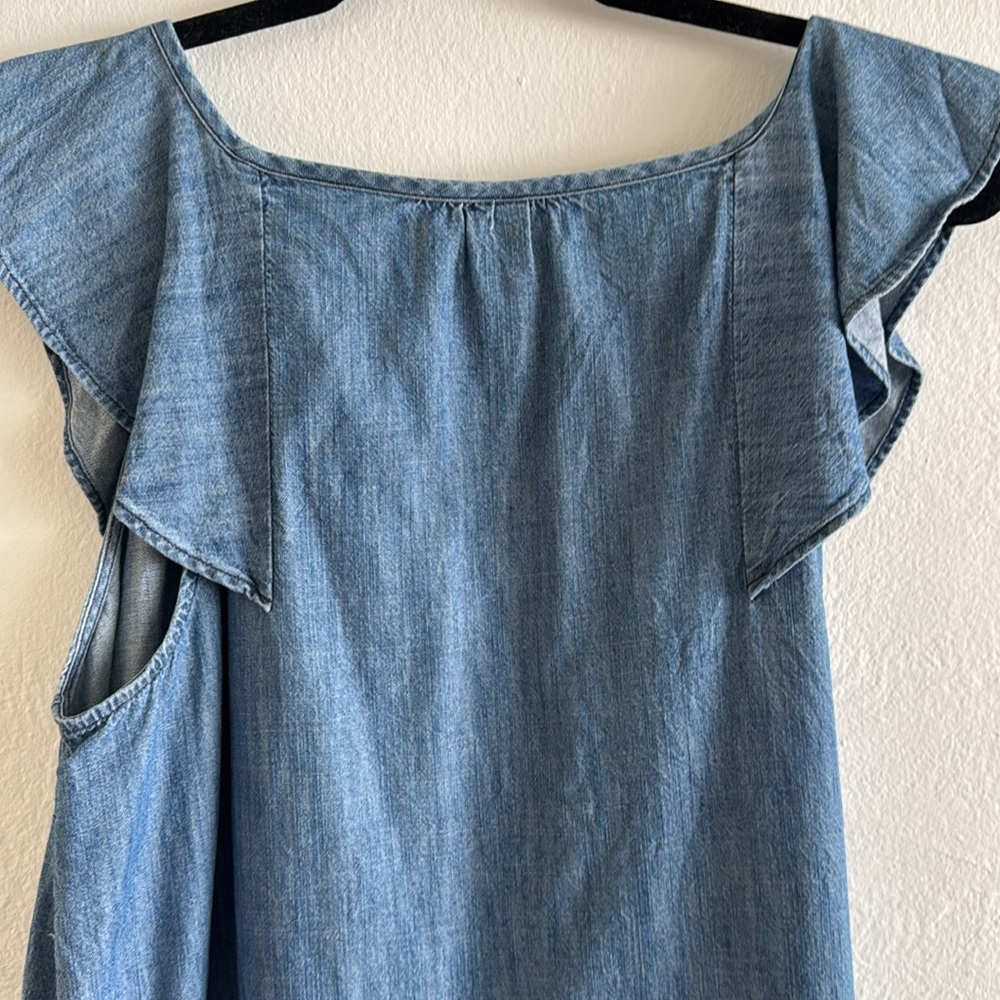 Old Navy Womens Chambray Blue Ruffle Sleeveless button down Blouse - Picture 6 of 10